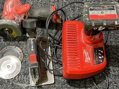 Materjalilõikaja Milwaukee M12 FCOT