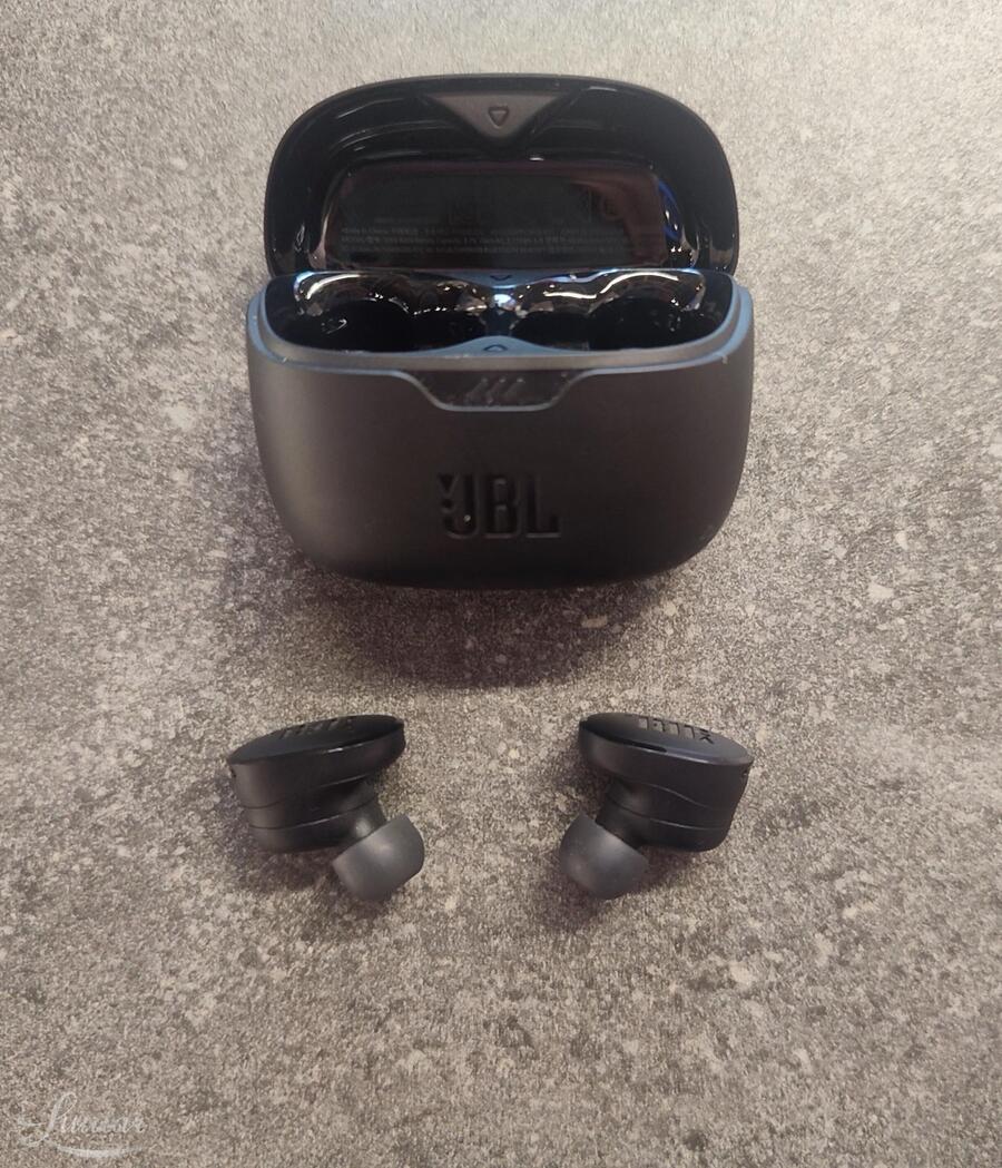 Juhtmevabad kõrvaklapid JBL Tune Buds TWS Black