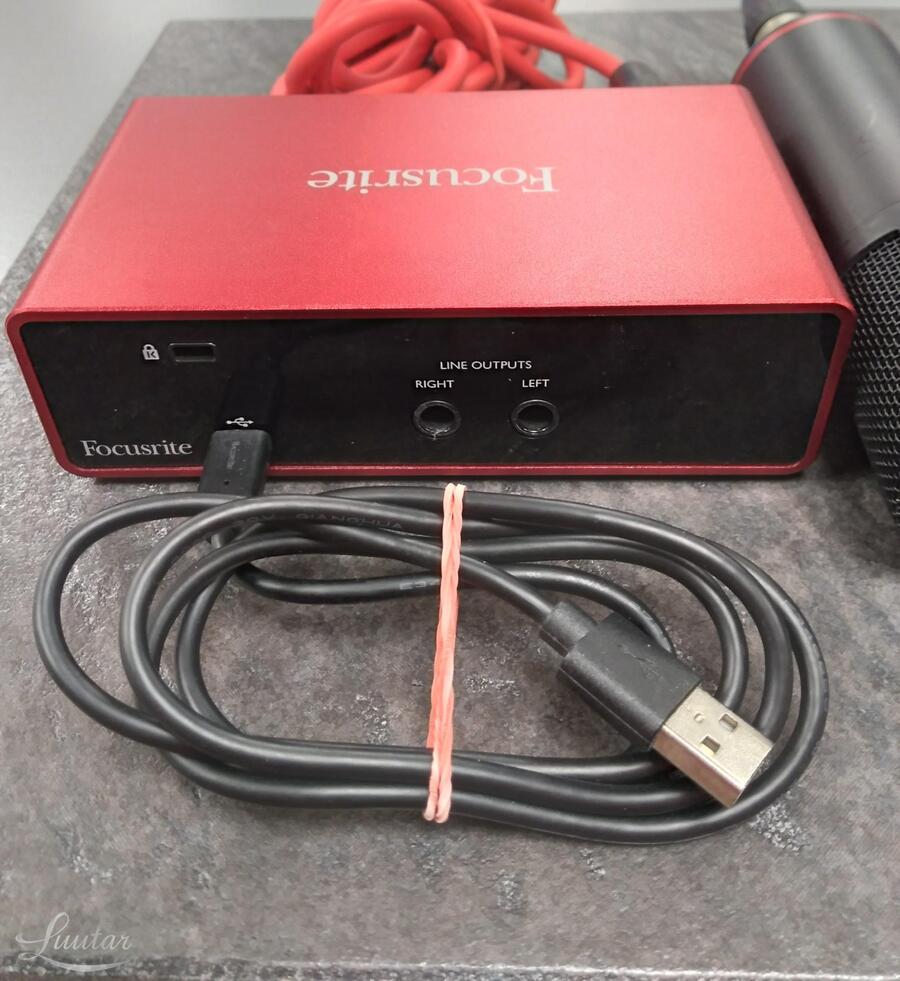 Mikrofon Focusrite ja helipult Scarlett 2i2 studio