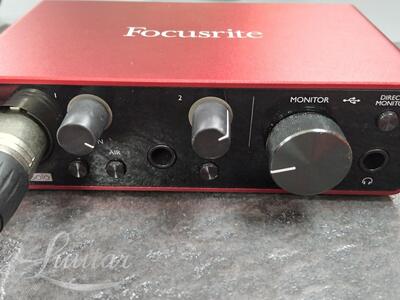 Mikrofon Focusrite ja helipult Scarlett 2i2 studio