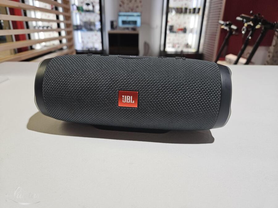 Juhtmevaba kõlar JBL Charge Essential